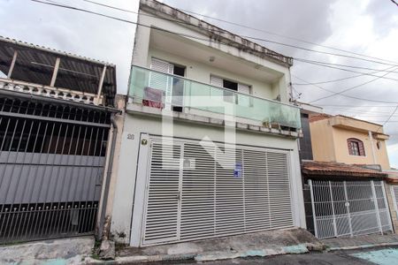 Casa à venda com 300m², 3 quartos e 2 vagas Casa à venda com 300m², 3 quartos e 2 vagasFachada
