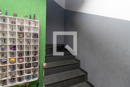 Casa à venda com 300m², 3 quartos e 2 vagas Casa à venda com 300m², 3 quartos e 2 vagasEscada