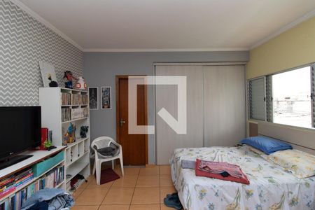 Casa à venda com 300m², 3 quartos e 2 vagas Casa à venda com 300m², 3 quartos e 2 vagasQuarto Suíte