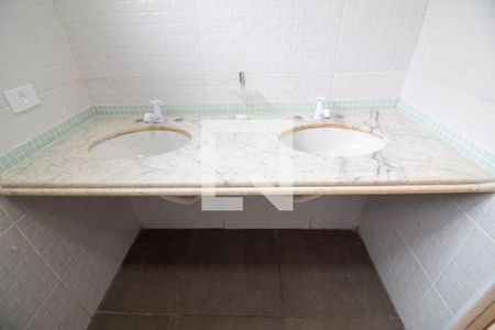 Casa à venda com 249m², 3 quartos e 4 vagas Casa à venda com 249m², 3 quartos e 4 vagasBanheiro da Suíte