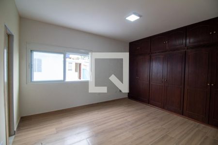 Casa à venda com 249m², 3 quartos e 4 vagas Casa à venda com 249m², 3 quartos e 4 vagasQuarto 3 - Suíte