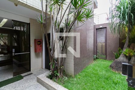 Apartamento à venda com 262m², 4 quartos e 3 vagas Apartamento à venda com 262m², 4 quartos e 3 vagasEntrada