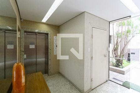 Apartamento à venda com 262m², 4 quartos e 3 vagas Apartamento à venda com 262m², 4 quartos e 3 vagasHall social