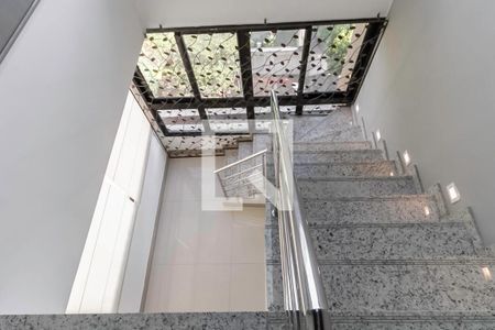 Apartamento à venda com 262m², 4 quartos e 3 vagas Apartamento à venda com 262m², 4 quartos e 3 vagasEscada