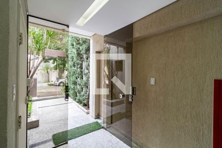 Apartamento à venda com 262m², 4 quartos e 3 vagas Apartamento à venda com 262m², 4 quartos e 3 vagasHall social