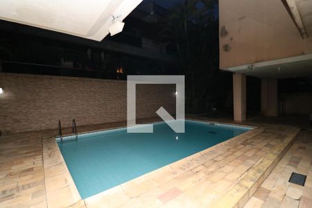 Apartamento à venda com 200m², 3 quartos e 2 vagasPiscina - Área comum