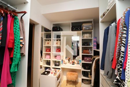 Apartamento à venda com 200m², 3 quartos e 2 vagasCloset da suíte