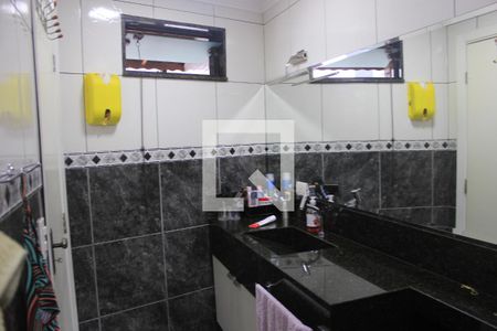 Casa à venda com 180m², 4 quartos e 2 vagasBanheiro da Suíte