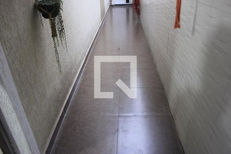 Casa à venda com 180m², 4 quartos e 2 vagasCorredor lateral