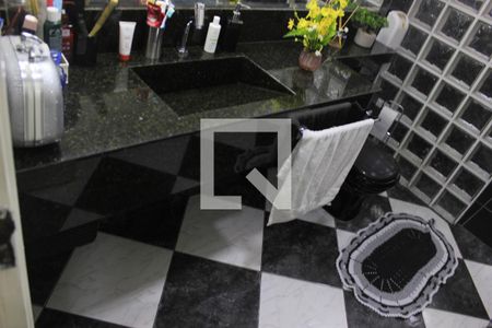 Casa à venda com 180m², 4 quartos e 2 vagasBanheiro 2