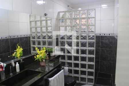 Casa à venda com 180m², 4 quartos e 2 vagasBanheiro 2