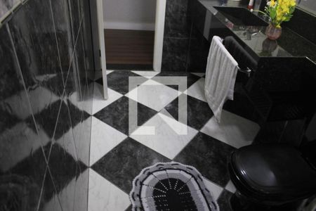 Casa à venda com 180m², 4 quartos e 2 vagasBanheiro 2