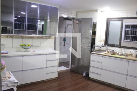 Casa à venda com 180m², 4 quartos e 2 vagasCozinha