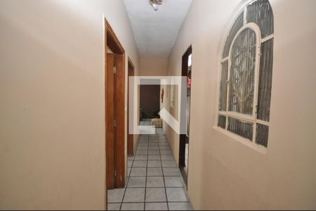 Casa à venda com 198m², 4 quartos e 2 vagasCorredor