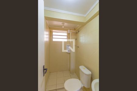 Banheiro de kitnet/studio para alugar com 1 quarto, 21m² em São José, Canoas