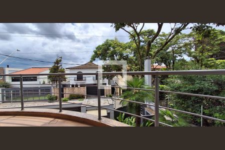 Casa à venda com 486m², 4 quartos e 4 vagas Casa à venda com 486m², 4 quartos e 4 vagasSacada