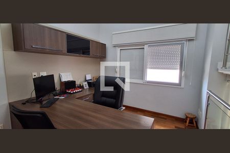 Casa à venda com 486m², 4 quartos e 4 vagas Casa à venda com 486m², 4 quartos e 4 vagasEscritório