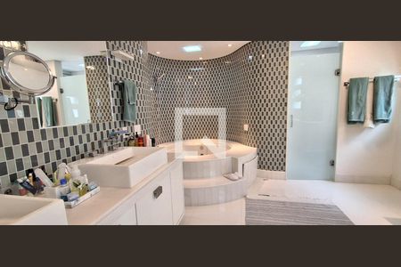Casa à venda com 486m², 4 quartos e 4 vagas Casa à venda com 486m², 4 quartos e 4 vagasBanheiro Suíte Master