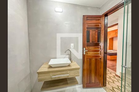 Casa de condomínio à venda com 256m², 3 quartos e 1 vaga Casa de condomínio à venda com 256m², 3 quartos e 1 vagaBanheiro