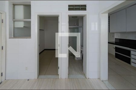 Apartamento para alugar com 150m², 4 quartos e 2 vagas Apartamento para alugar com 150m², 4 quartos e 2 vagasÁrea de serviço