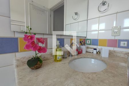 Casa de condomínio à venda com 300m², 3 quartos e 4 vagas Casa de condomínio à venda com 300m², 3 quartos e 4 vagasBanheiro Suíte 3