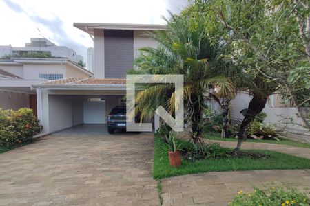 Casa de condomínio à venda com 300m², 3 quartos e 4 vagas Casa de condomínio à venda com 300m², 3 quartos e 4 vagasFachada
