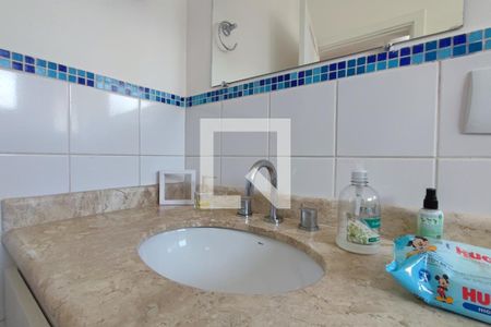 Casa de condomínio à venda com 300m², 3 quartos e 4 vagas Casa de condomínio à venda com 300m², 3 quartos e 4 vagasBanheiro Suíte