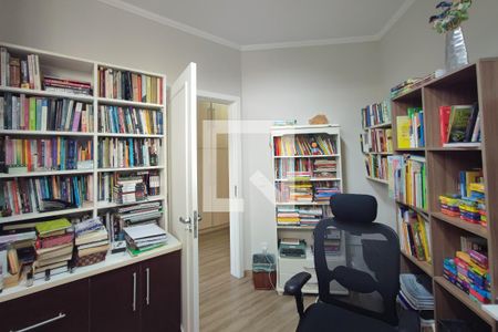 Casa de condomínio à venda com 300m², 3 quartos e 4 vagas Casa de condomínio à venda com 300m², 3 quartos e 4 vagasEscritório