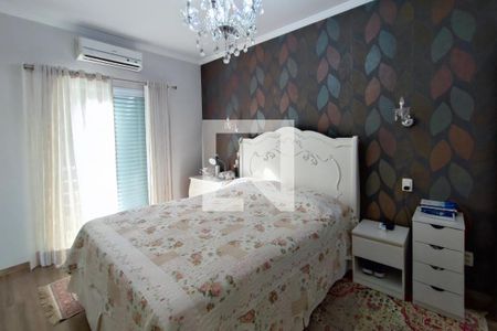 Casa de condomínio à venda com 300m², 3 quartos e 4 vagas Casa de condomínio à venda com 300m², 3 quartos e 4 vagasQuarto Suíte 2