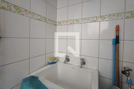 Casa de condomínio à venda com 300m², 3 quartos e 4 vagas Casa de condomínio à venda com 300m², 3 quartos e 4 vagasÁrea de Serviço