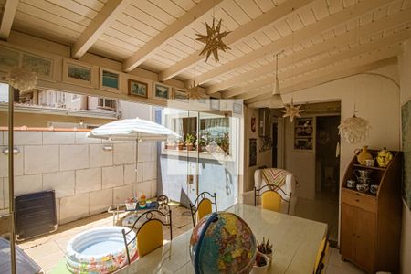 Casa à venda com 148m², 3 quartos e 2 vagas Casa à venda com 148m², 3 quartos e 2 vagasÁrea comum - Churrasqueira