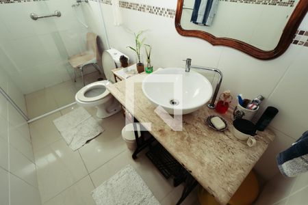 Casa à venda com 325m², 3 quartos e 3 vagas Casa à venda com 325m², 3 quartos e 3 vagasBanheiro Social
