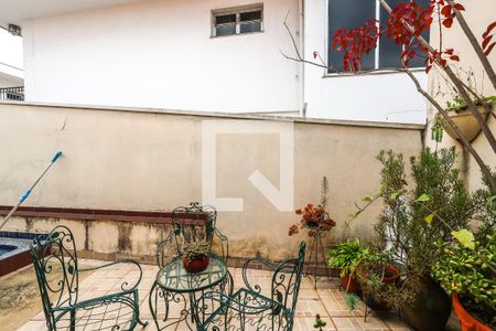 Casa à venda com 325m², 3 quartos e 3 vagas Casa à venda com 325m², 3 quartos e 3 vagasPiscina