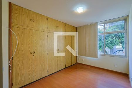 Apartamento à venda com 160m², 4 quartos e sem vaga Apartamento à venda com 160m², 4 quartos e sem vagaSuíte 2