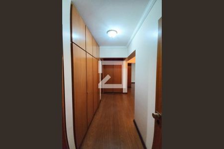 Apartamento à venda com 210m², 5 quartos e 2 vagas Apartamento à venda com 210m², 5 quartos e 2 vagasCorredor