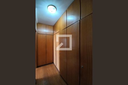 Apartamento à venda com 210m², 5 quartos e 2 vagas Apartamento à venda com 210m², 5 quartos e 2 vagasCloset da suíte 3