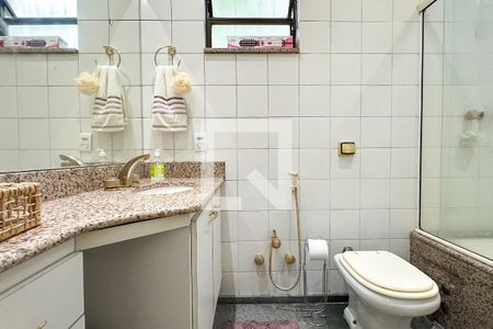 Casa de condomínio à venda com 308m², 4 quartos e 2 vagas Casa de condomínio à venda com 308m², 4 quartos e 2 vagasSuíte 02