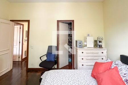 Casa de condomínio à venda com 308m², 4 quartos e 2 vagas Casa de condomínio à venda com 308m², 4 quartos e 2 vagasQuarto 01