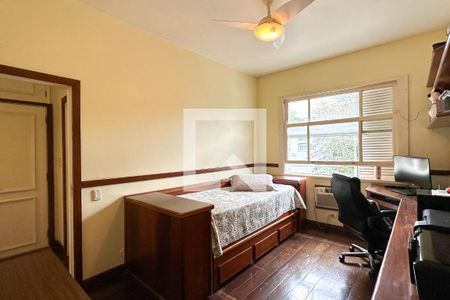 Casa de condomínio à venda com 308m², 4 quartos e 2 vagas Casa de condomínio à venda com 308m², 4 quartos e 2 vagasSuíte 01