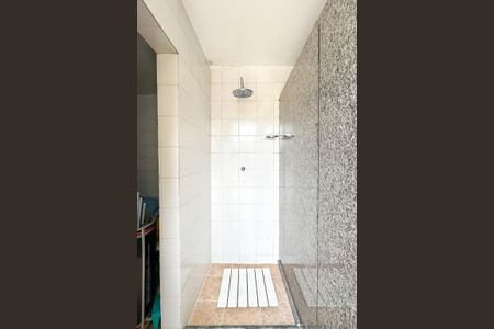 Casa de condomínio à venda com 308m², 4 quartos e 2 vagas Casa de condomínio à venda com 308m², 4 quartos e 2 vagasBanheiro Social
