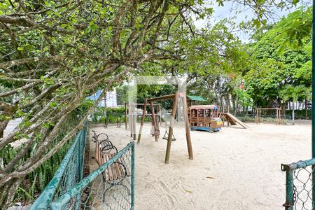Casa de condomínio à venda com 308m², 4 quartos e 2 vagas Casa de condomínio à venda com 308m², 4 quartos e 2 vagasCondomínio