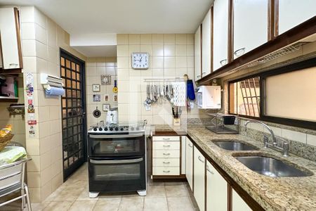 Casa de condomínio à venda com 308m², 4 quartos e 2 vagas Casa de condomínio à venda com 308m², 4 quartos e 2 vagasCozinha