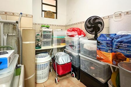 Casa de condomínio à venda com 308m², 4 quartos e 2 vagas Casa de condomínio à venda com 308m², 4 quartos e 2 vagasQuarto de Serviço