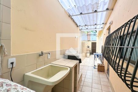 Casa de condomínio à venda com 308m², 4 quartos e 2 vagas Casa de condomínio à venda com 308m², 4 quartos e 2 vagasÁrea de Serviço