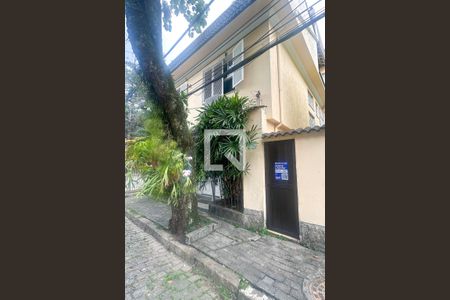 Casa de condomínio à venda com 308m², 4 quartos e 2 vagas Casa de condomínio à venda com 308m², 4 quartos e 2 vagasPlaquinha