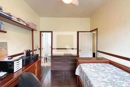 Casa de condomínio à venda com 308m², 4 quartos e 2 vagas Casa de condomínio à venda com 308m², 4 quartos e 2 vagasSuíte 01