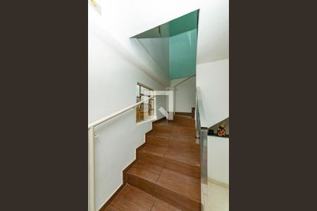 Casa à venda com 540m², 5 quartos e 4 vagasEscada