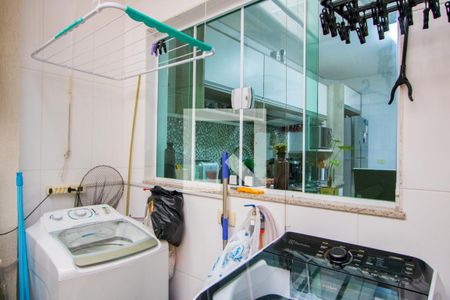 Casa à venda com 112m², 3 quartos e 2 vagas Casa à venda com 112m², 3 quartos e 2 vagasÁrea de serviço