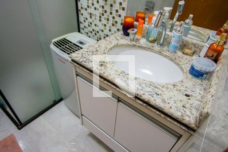 Casa à venda com 112m², 3 quartos e 2 vagas Casa à venda com 112m², 3 quartos e 2 vagasBanheiro social