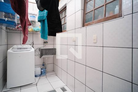 Casa de condomínio à venda com 130m², 3 quartos e 1 vagaÁrea de Serviço